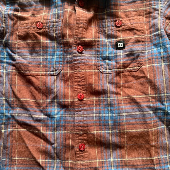 DC Button-Up Longsleeve, Size M NWOT - Picture 3 of 7